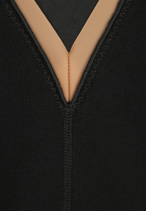 Товар черного цвета с внутренней стороны