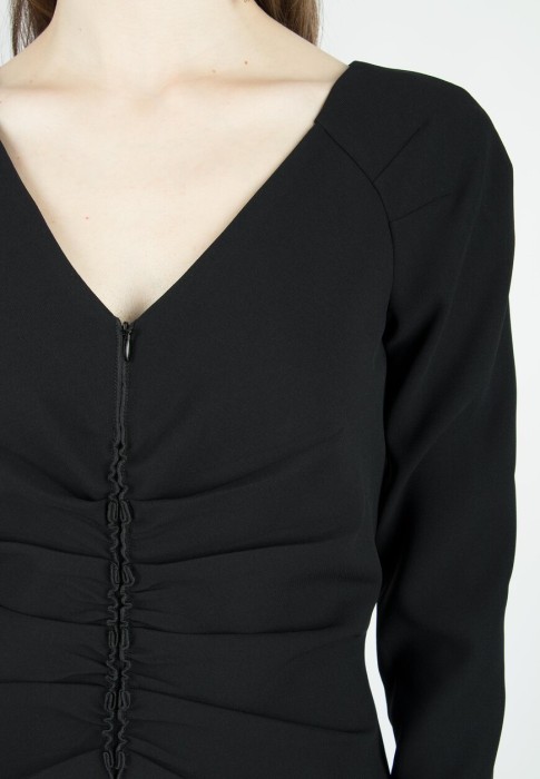 Товар черного цвета с внутренней стороны