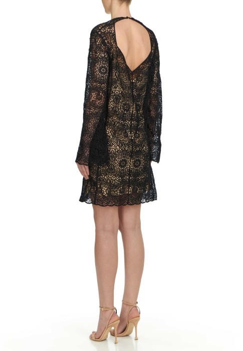 Товар черного цвета с внутренней стороны