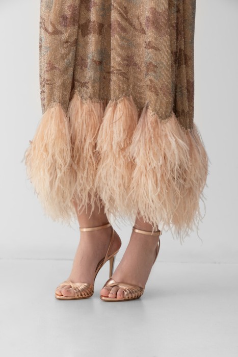 Товар бежевого цвета с внутренней стороны