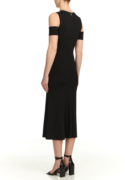 Товар черного цвета с внутренней стороны