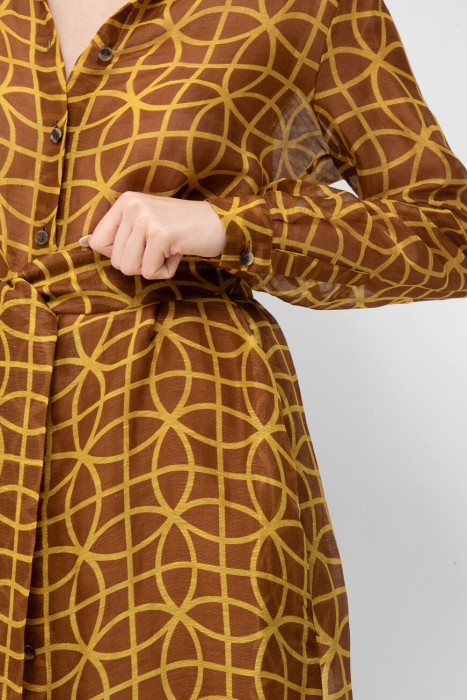 Товар коричневого цвета с внутренней стороны