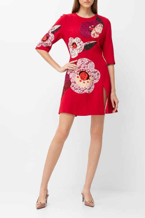 Товар красного цвета с внутренней стороны