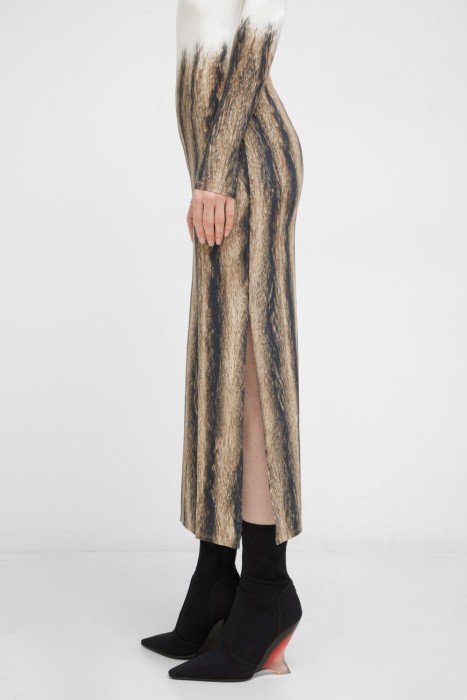 Товар белого цвета с внутренней стороны