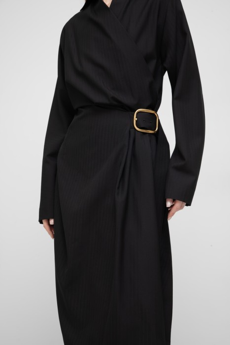 Товар черного цвета с внутренней стороны