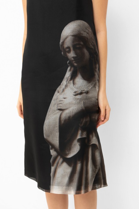 Товар черного цвета с внутренней стороны