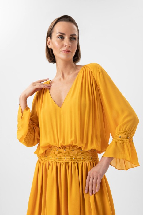 Товар желтого цвета с внутренней стороны