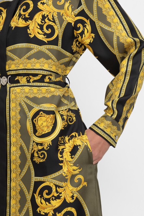 Товар черного цвета с внутренней стороны