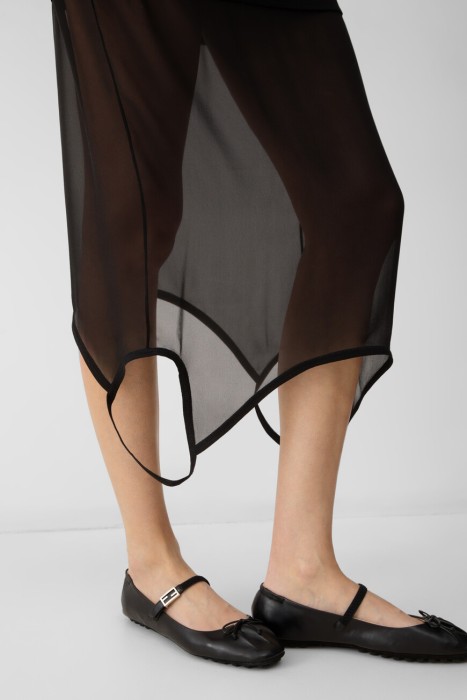 Товар черного цвета с внутренней стороны