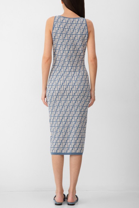 платье  по цене 108000 руб вид справа