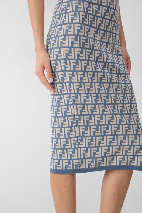 Товар синего цвета с внутренней стороны