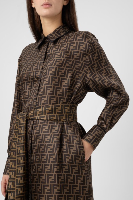 Товар коричневого цвета с внутренней стороны