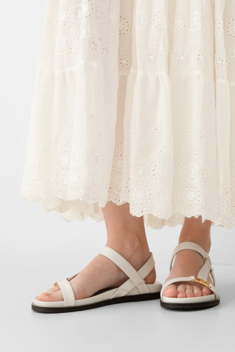 Товар кремового цвета с внутренней стороны