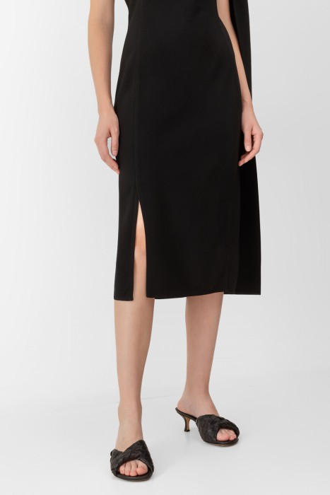 Товар черного цвета с внутренней стороны