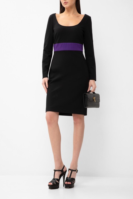 Товар черного цвета с внутренней стороны