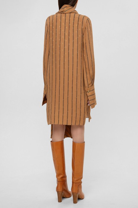 платье  по цене 107000 руб вид справа