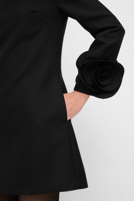 Товар черного цвета с внутренней стороны