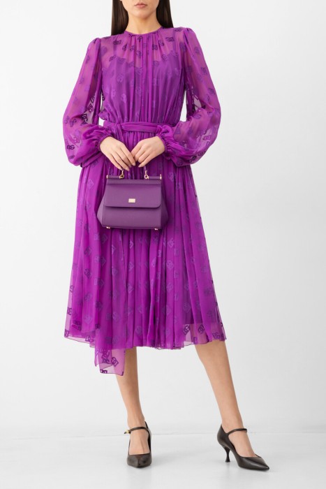 Товар фиолетового цвета с внутренней стороны