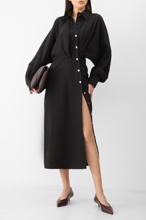 Товар черного цвета с внутренней стороны