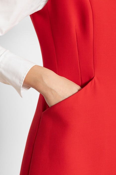 Товар красного цвета с внутренней стороны