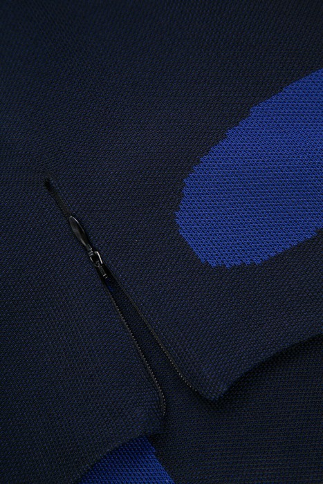 Товар черного цвета с внутренней стороны