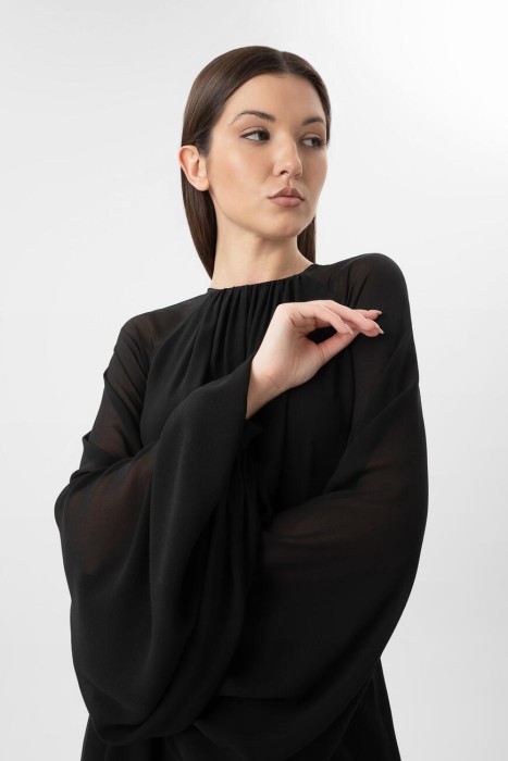 Товар черного цвета с внутренней стороны