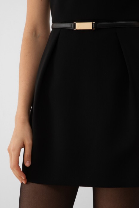 Товар черного цвета с внутренней стороны