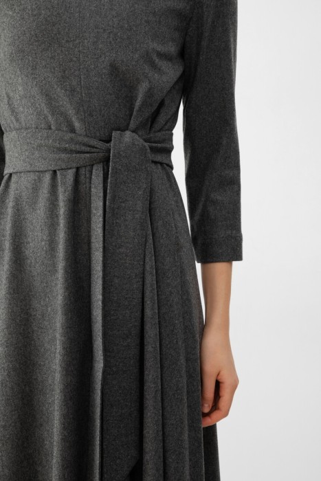 Товар серого цвета с внутренней стороны