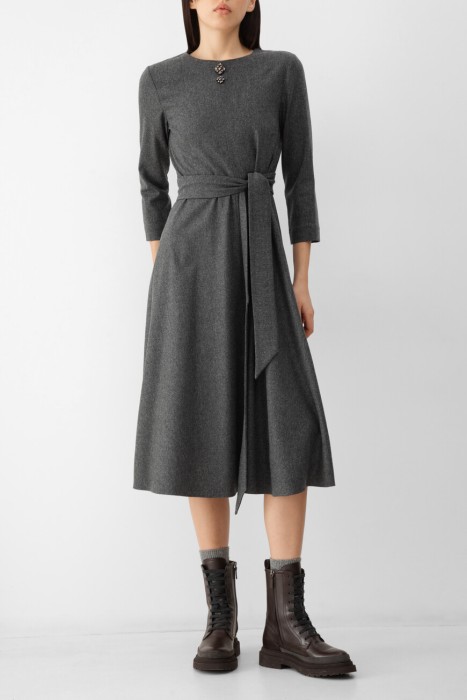 платье  из шерсти спереди