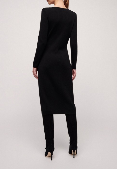 Товар черного цвета с внутренней стороны