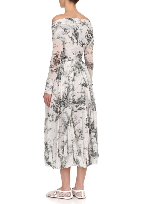 Товар белого цвета с внутренней стороны