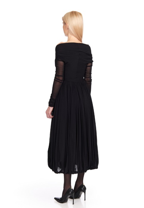 Товар черного цвета с внутренней стороны