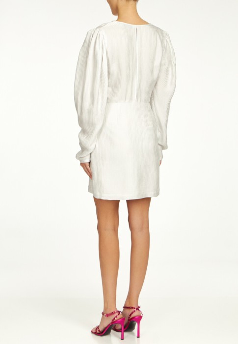 Товар белого цвета с внутренней стороны