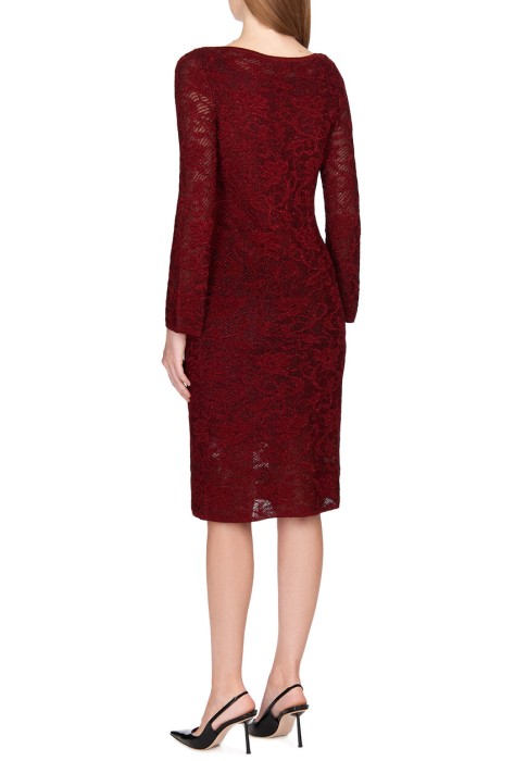 Товар бордового цвета с внутренней стороны