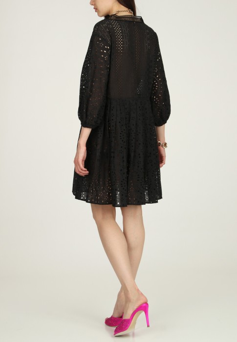 Товар черного цвета с внутренней стороны