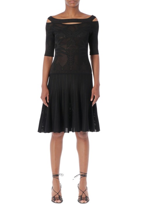 Товар черного цвета с внутренней стороны