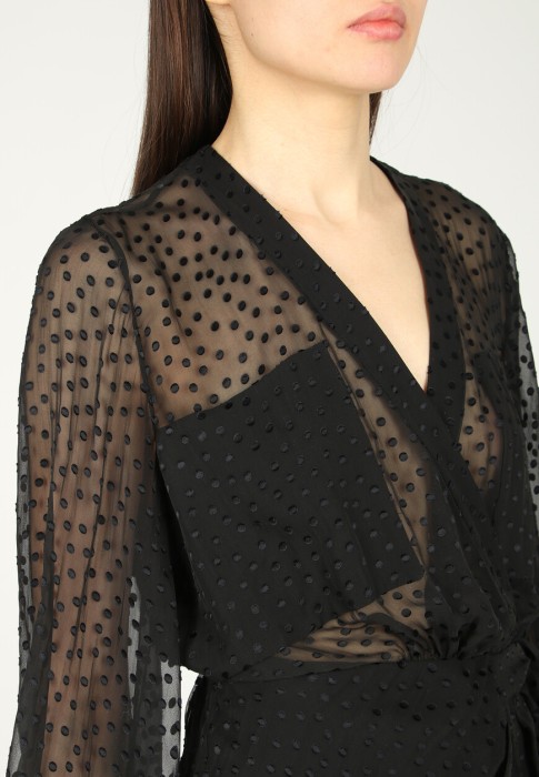 Товар черного цвета с внутренней стороны