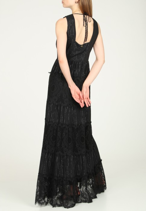 Товар черного цвета с внутренней стороны