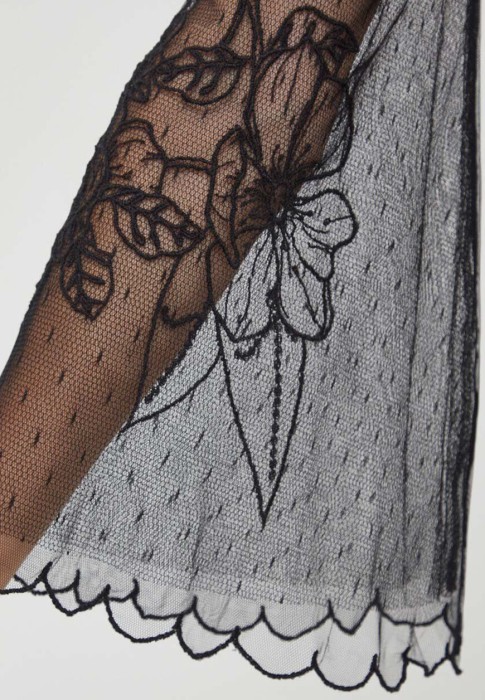 Товар черного цвета с внутренней стороны