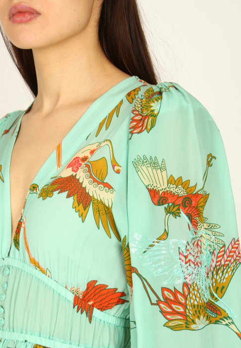 Товар зеленого цвета с внутренней стороны