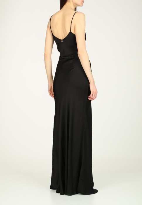 Товар черного цвета с внутренней стороны