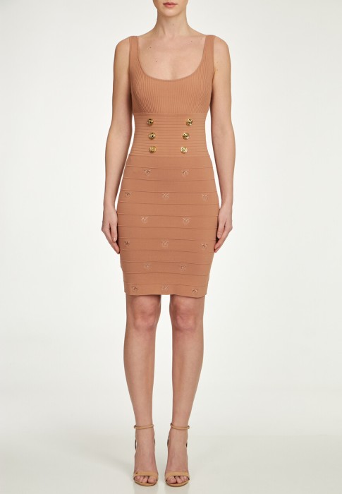 Товар коричневого цвета с внутренней стороны