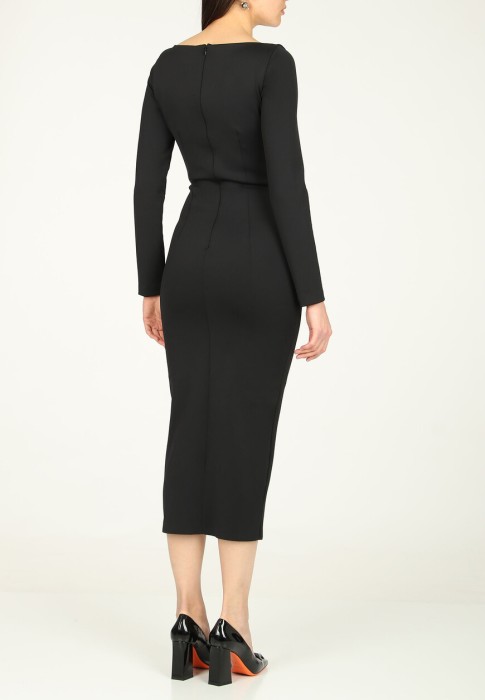 Товар черного цвета с внутренней стороны