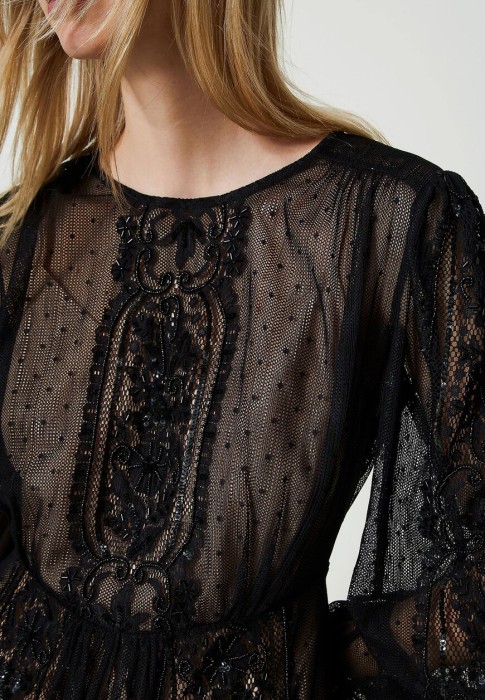 Товар черного цвета с внутренней стороны