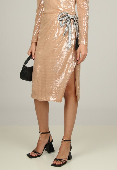 Товар бежевого цвета с внутренней стороны