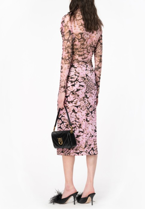 Товар розового цвета с внутренней стороны