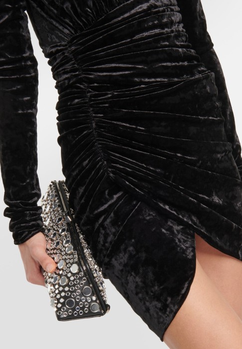 Товар черного цвета с внутренней стороны