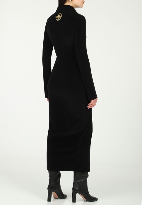 Товар черного цвета с внутренней стороны