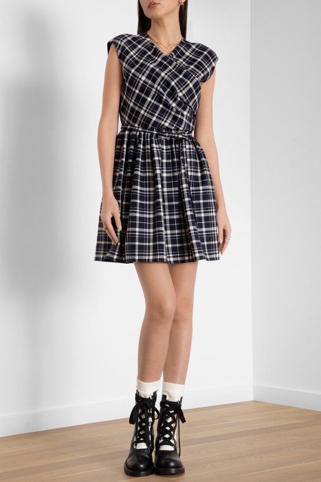 Товар синего цвета с внутренней стороны