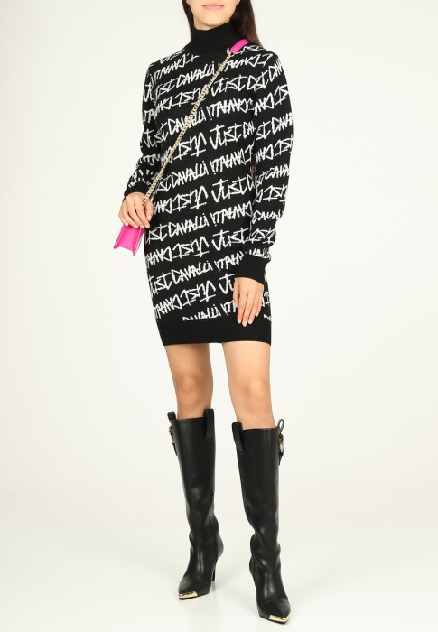 Товар черного цвета с внутренней стороны